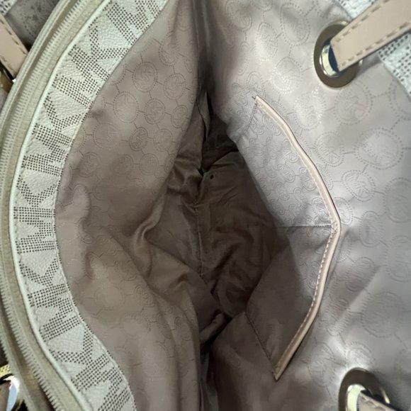 Michael Kors Monogram Jet Set Saffiano Leather Tote - Picture 10 of 11